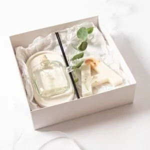 מארז לולו מהודר - נר אות ריחני, מפיץ ריח ותחתית